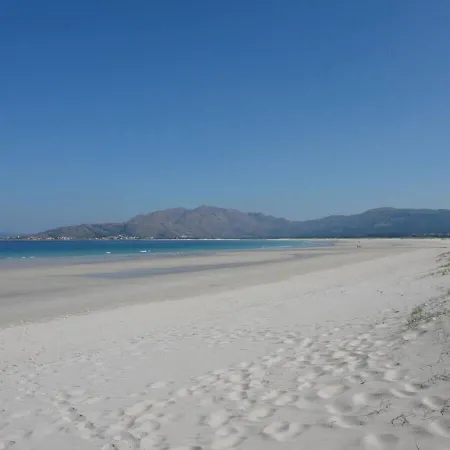 En Carnota, Al Lado De La Playa *